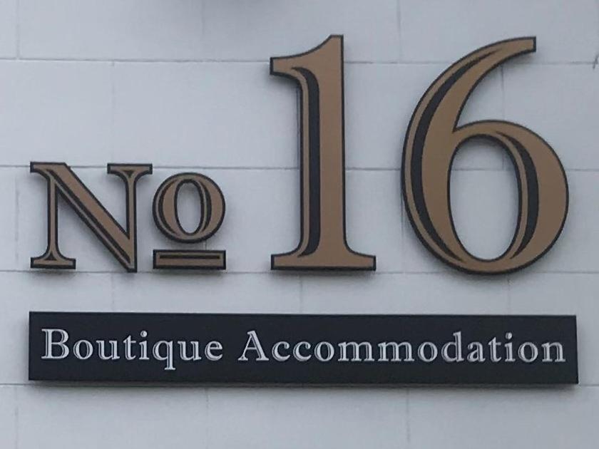 16号酒店 锡厄姆 外观 照片 No. 16, the hotel's logo