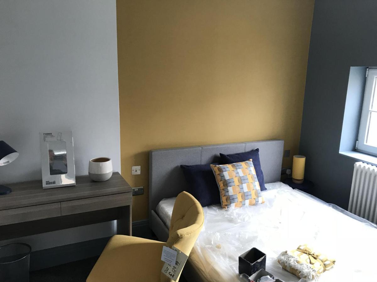 16号酒店 锡厄姆 外观 照片 A bedroom at the hotel