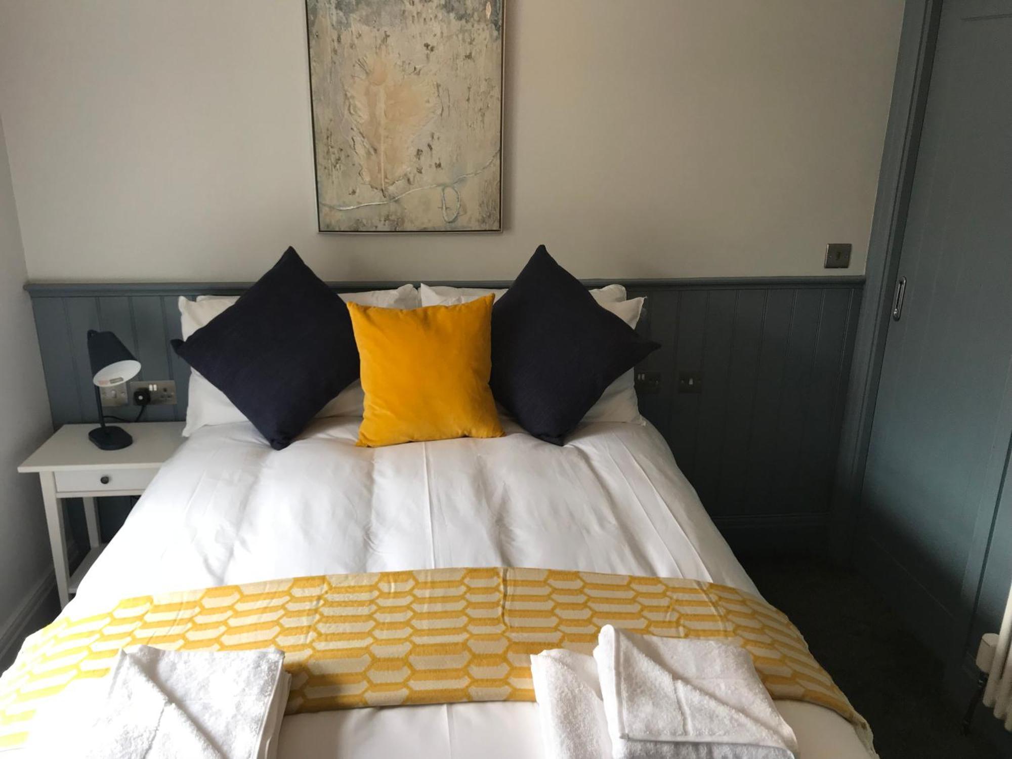 16号酒店 锡厄姆 客房 照片 The bedroom at The Old Post Office